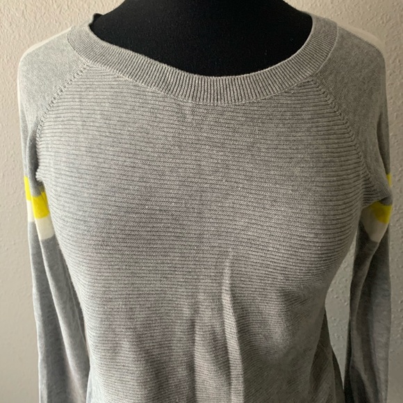 Trove Crewneck color block Sweater. Size M. - Picture 4 of 8